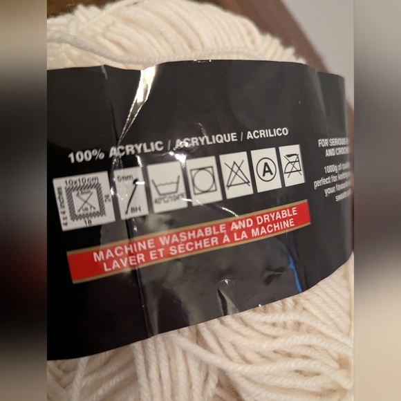 Red Heart Comfort Yarn in Cream 256g - Picture 5 of 8